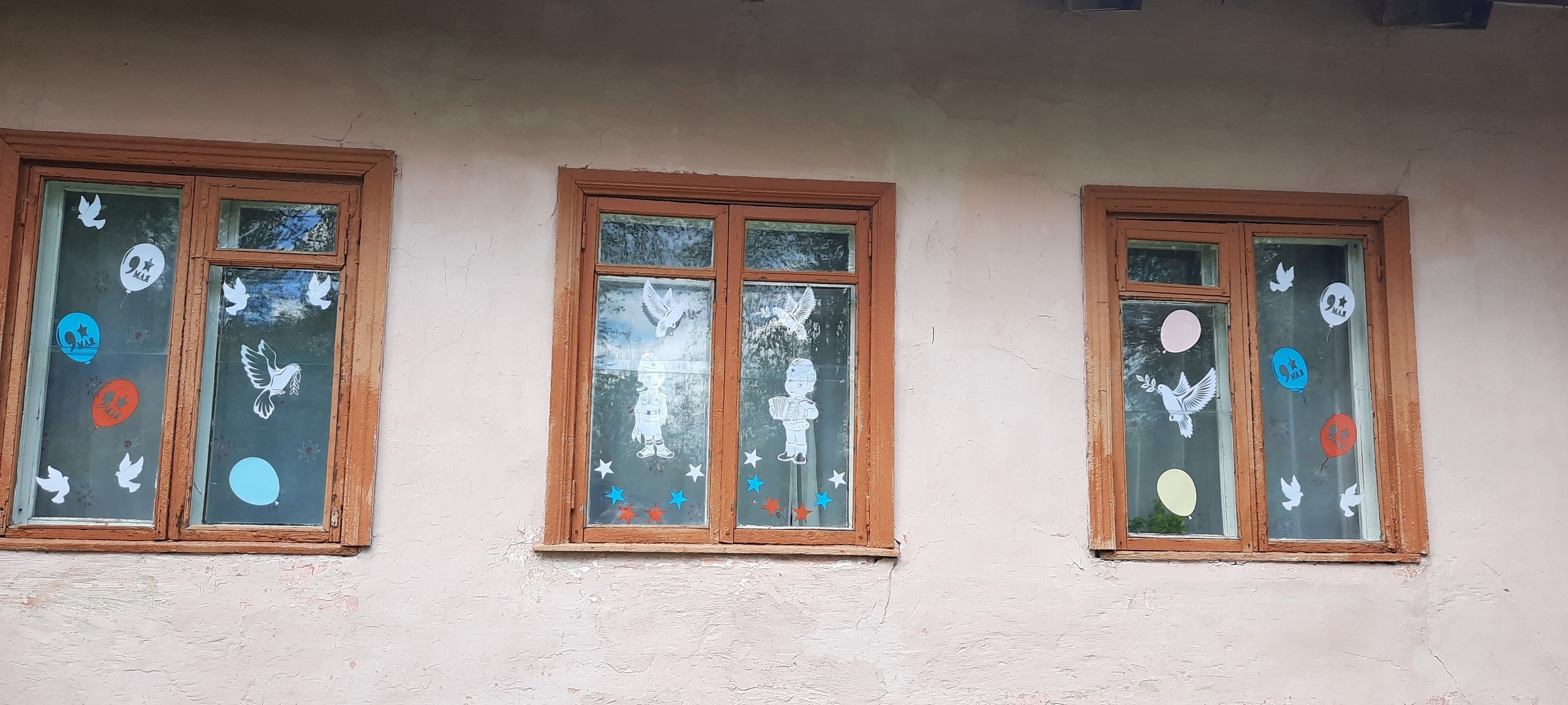 «Окна Победы» - это традиционная акция, которая проходит в преддверии празднования дня Победы.
