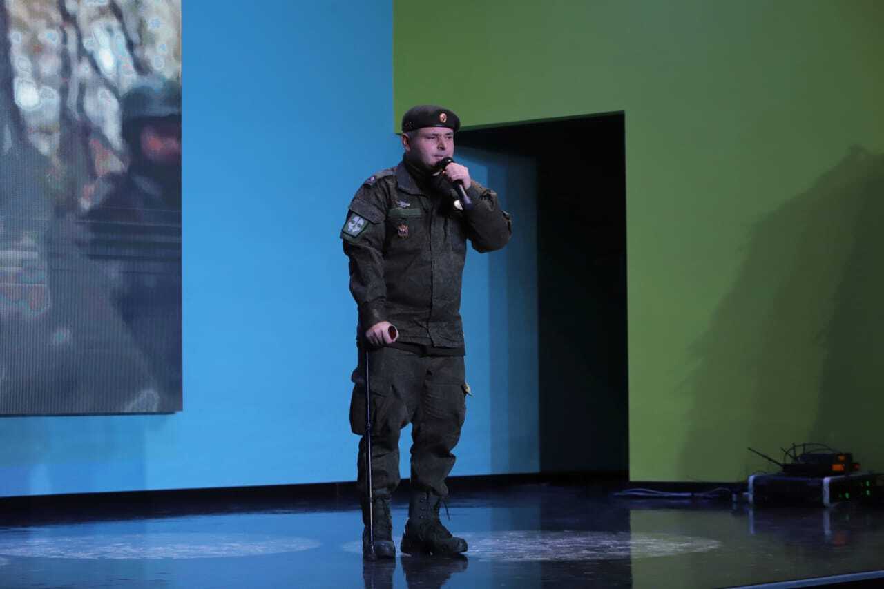 19 февраля работник КИТЦ &quot;Спектр&quot;, Ветеран СВО Доскиев Рустам принял участие в торжественном мероприятии &quot;Солдат России - наш Герой&quot; посвящённом Дню защитника отечества.