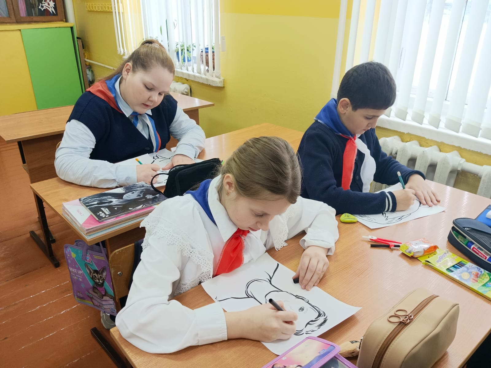 В рамках Года Защитника Отечества 21 февраля работниками структурного подразделения МБУК КИТЦ &quot;Спектр&quot; Дома культуры микрорайона Жданковский совместно с учащимися начальной школы под руководством О.Н.Крючковой  проведена викторина «Солдатские будни».