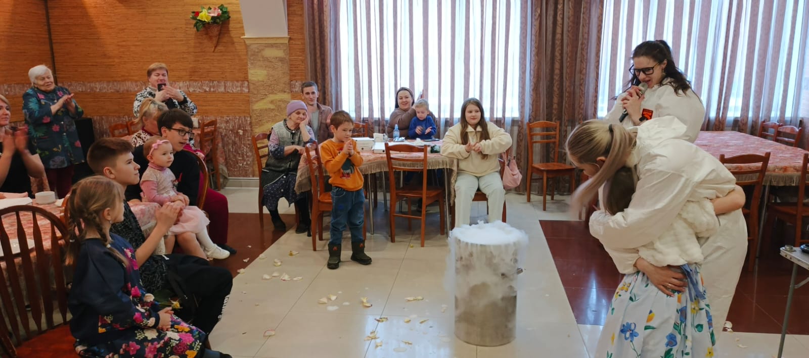 19 февраля артисты МБУК КИТЦ &quot;Спектр&quot; при поддержке ветерана военной операции на Северном Кавказе и участника Специальной Военной Операции Р. Доскиева провели в канун празднования Дня Защитника Отечества мероприятие.