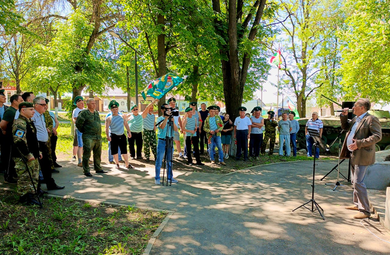 28 мая в 11-00 в Сквере Афганской Славы артисты КИТЦ &quot;Спектр&quot; провели концертно-тематическую программу, посвящённую Дню пограничника..