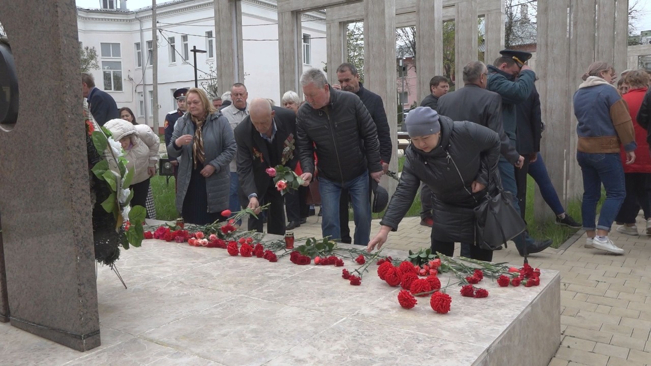 26 апреля в 11-00 в сквере «Памяти ликвидаторам аварии на Чернобыльской АЭС» города Богородицка работники КИТЦ &quot;Спектр&quot; провели митинг посвящённый 39-ой годовщине аварии на Чернобыльской АЭС.