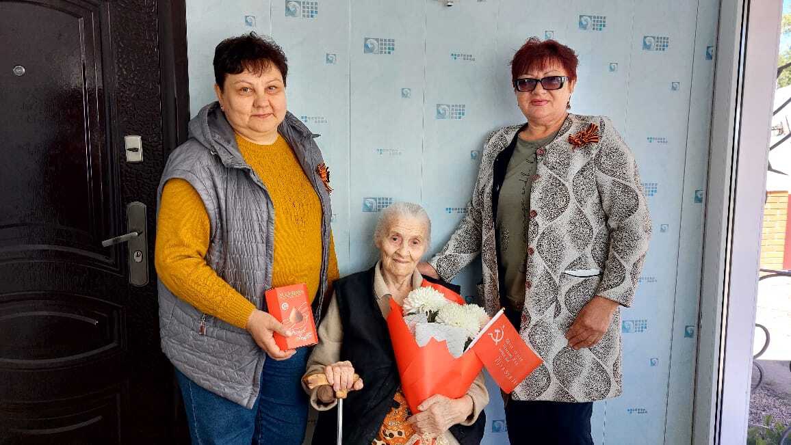 В преддверии 80 годовщины Дня Победы работники Дома культуры микрорайона Жданковский провели акцию «Поздравление детей войны с Днем Победы».