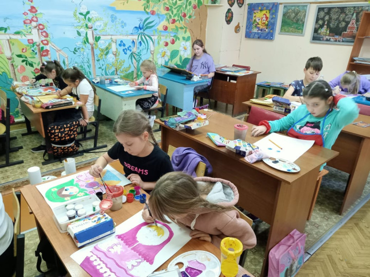 24 октября - день рождения русской деревянной расписной куклы матрёшки. 24 октября - день рождения русской деревянной расписной куклы матрёшки.